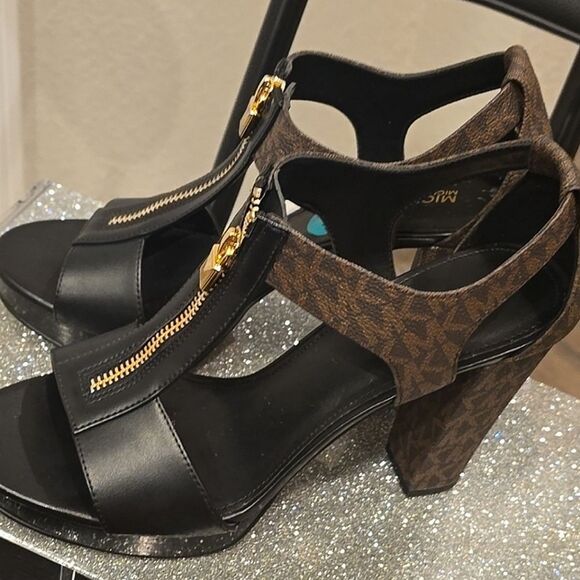 Michael Kors MK Logo Berkley Platform Sandal - Picture 9 of 12